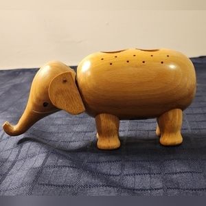 Fred Roberts Company San Francisco Elephant S&P‎ Shaker And Toothpick Holder